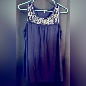 Women’s top, skies are blue, S